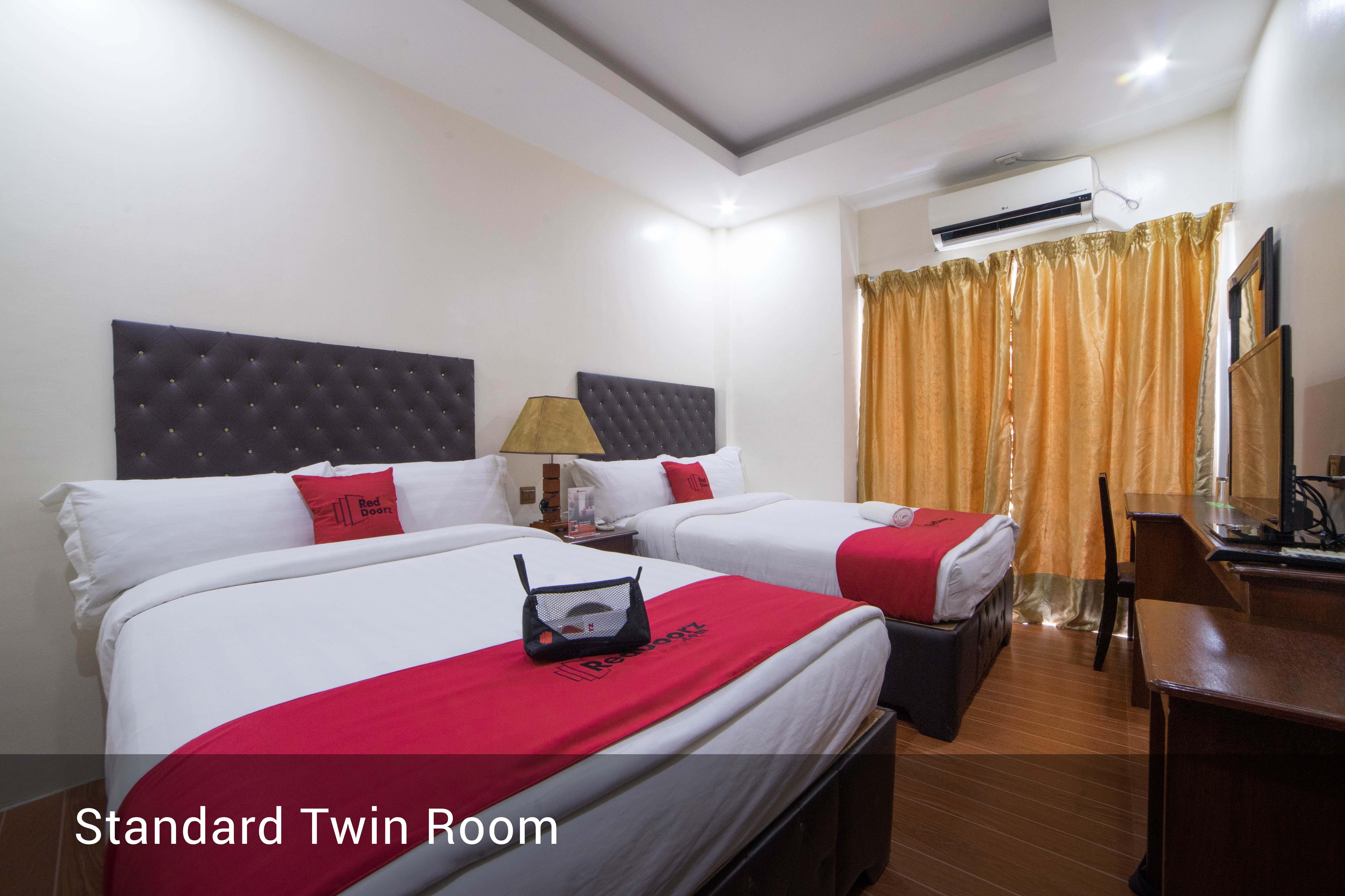 Reddoorz Plus @ Balibago Angeles City Esterno foto